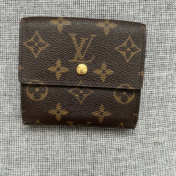 ✨ Louis Vuitton Monogram Compact Wallet BOX NOT INCLUDED - Picture 2 of 16